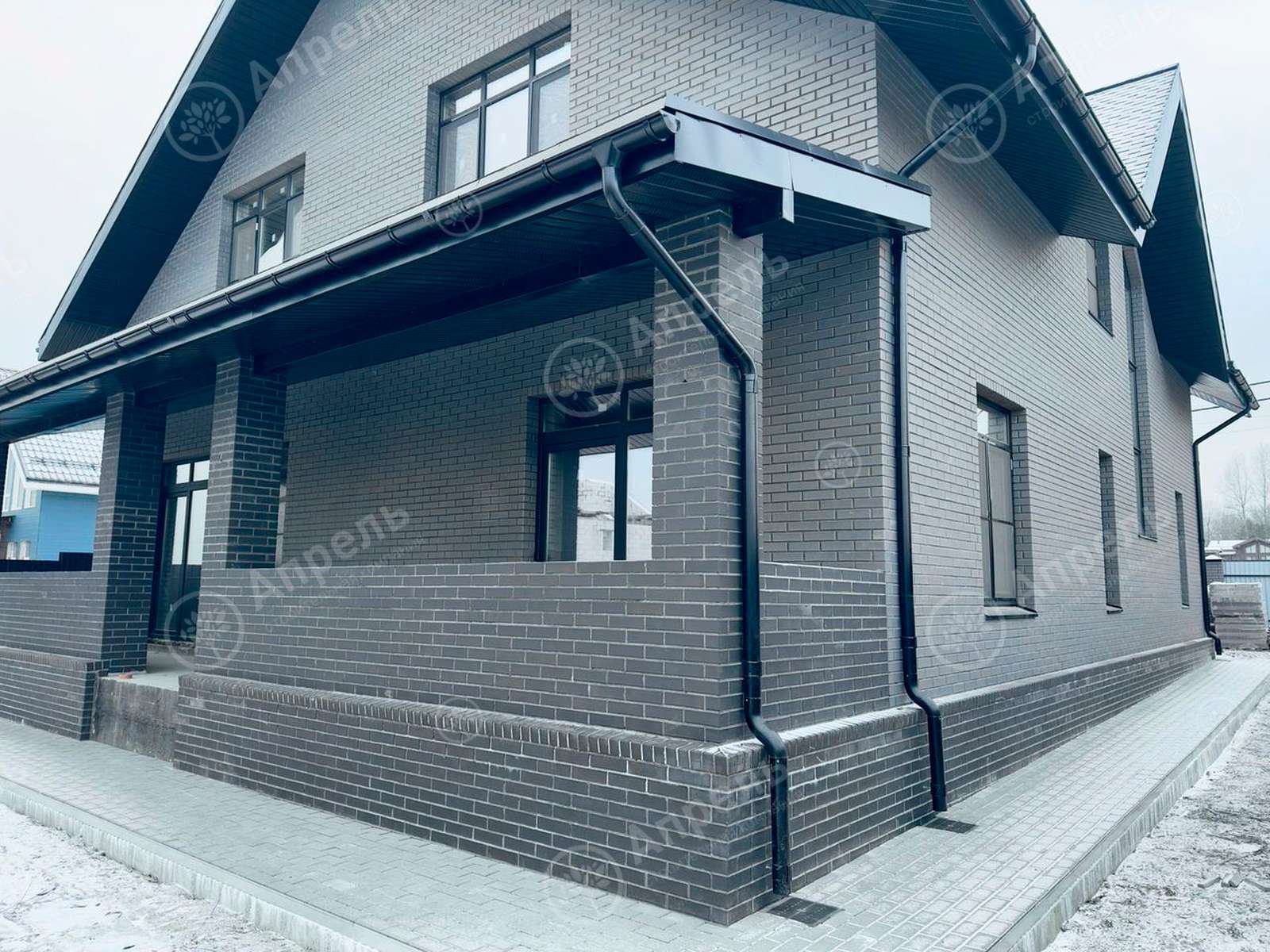 Двухэтажный дом из газобетона площадью 350 м2 1