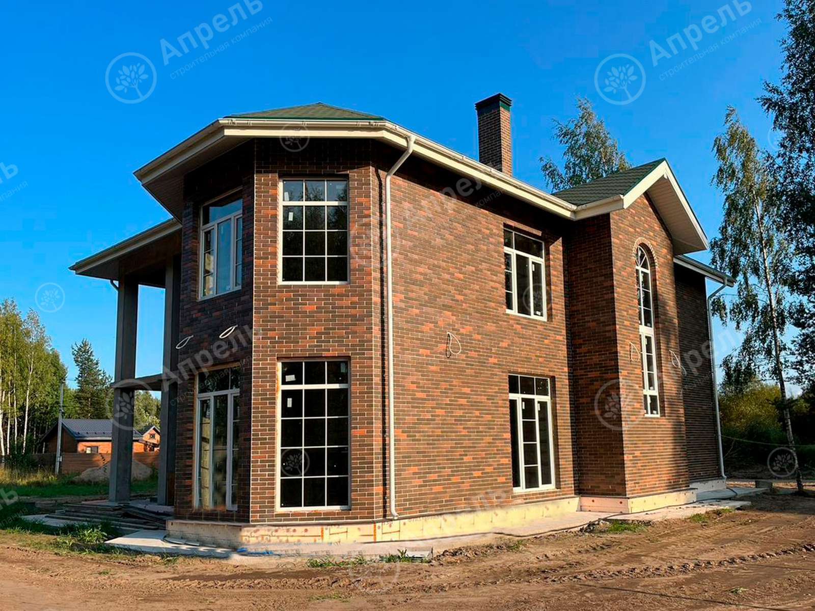 Двухэтажный дом из газобетона площадью 350 м2 1
