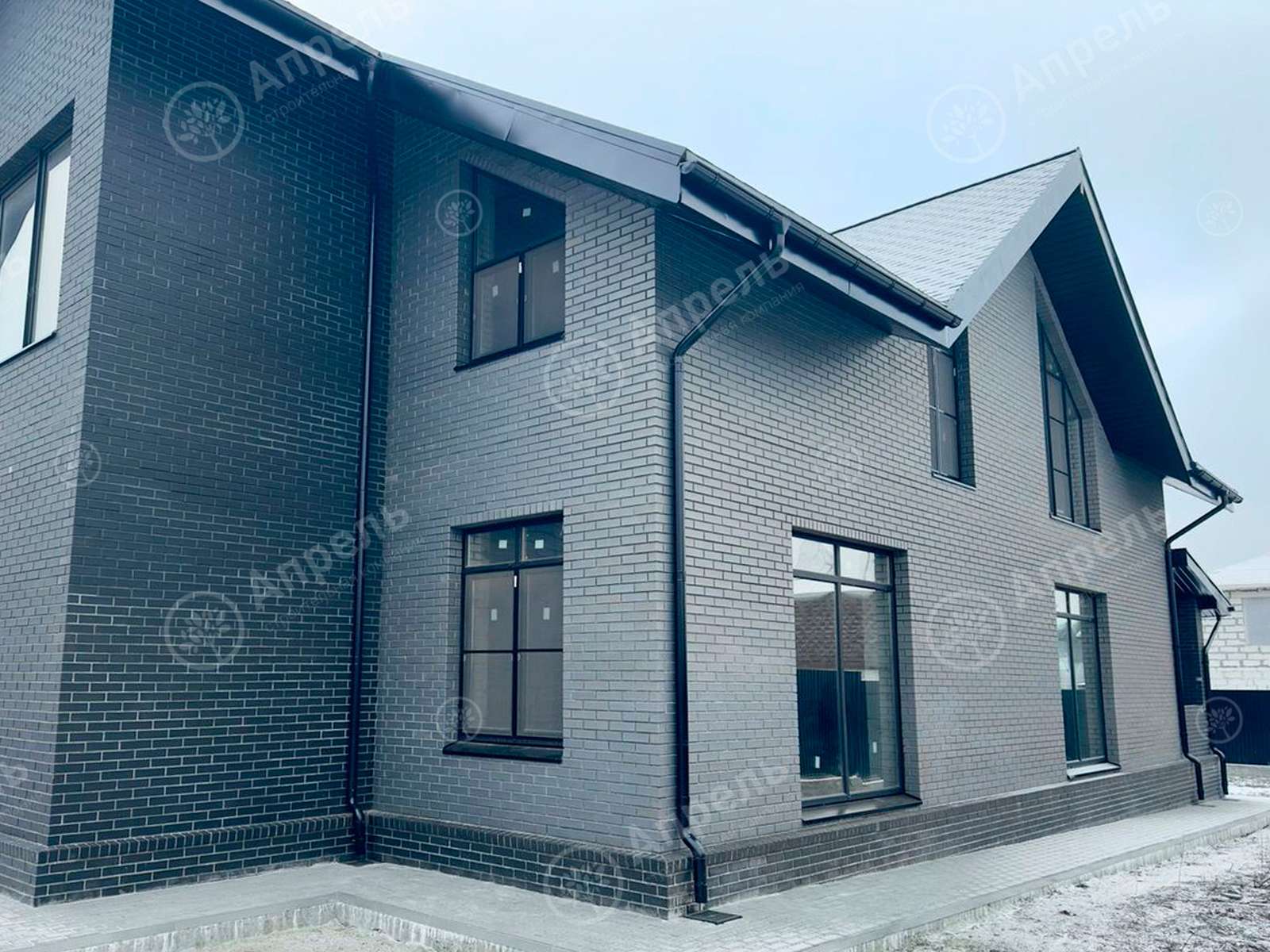 Двухэтажный дом из газобетона площадью 350 м2 5