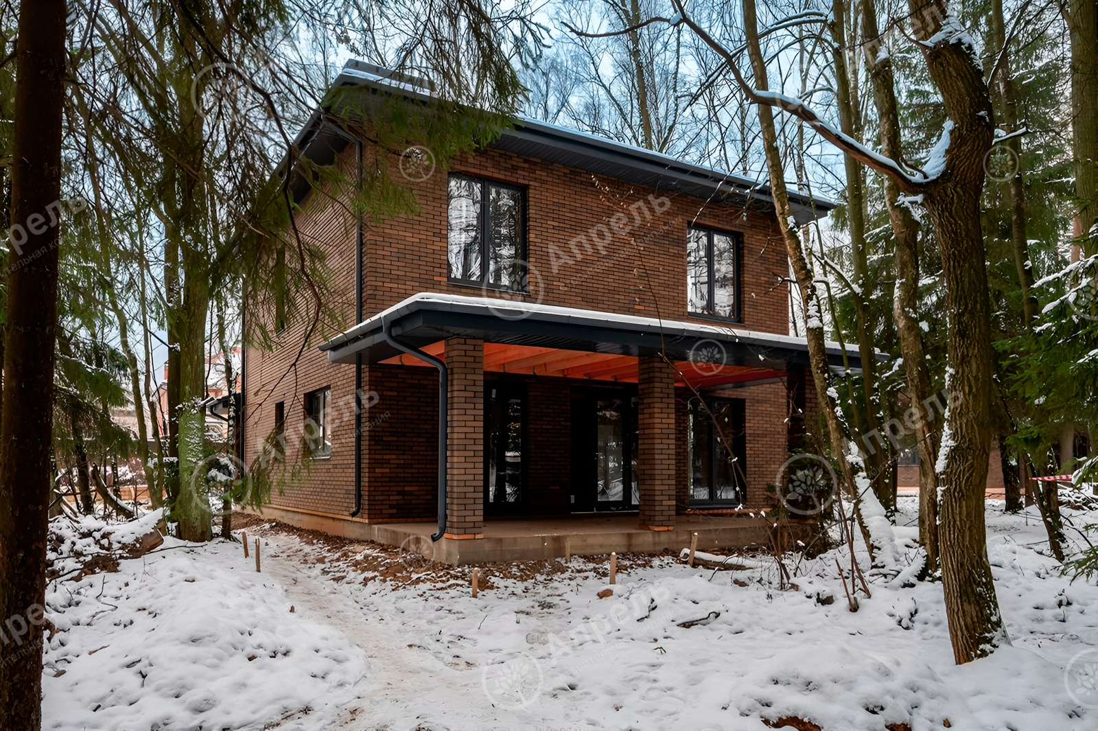 Двухэтажный дом из кирпича площадью 180 м2 5