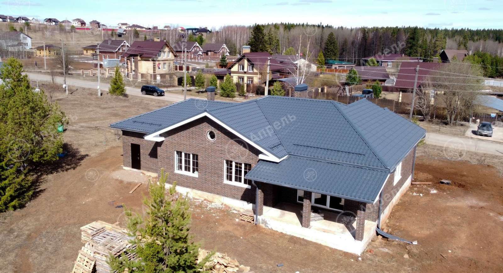 Одноэтажный дом из газобетонных блоков площадью 180 м2 1